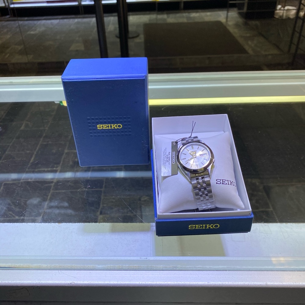 Watch - Picture 4 of 4